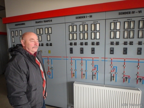 Überwachungspanele der Stromversorgung für die einzelnen Sender